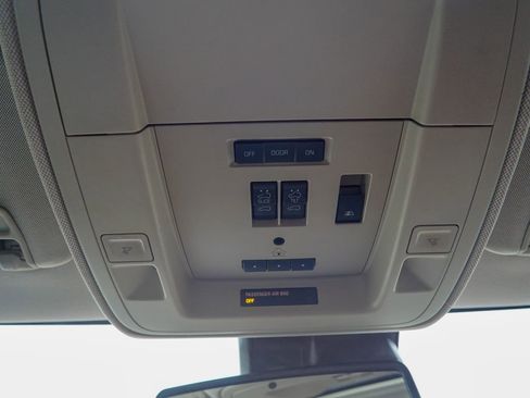 Used 2018 Chevrolet Silverado 1500 High Country image 30