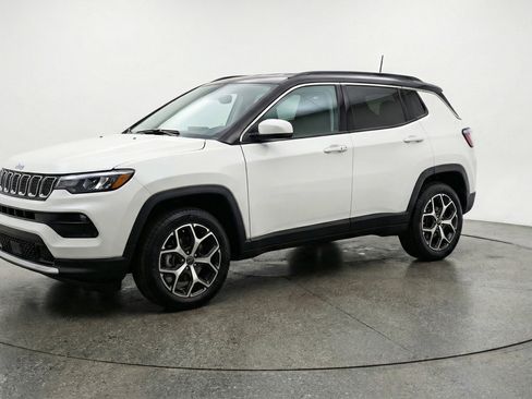 Used 2025 Jeep Compass Limited AWD/4WD image 3