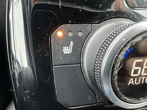 Used 2022 Toyota Highlander XLE image 35