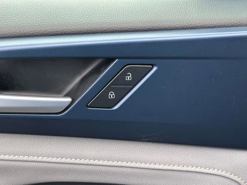 Certified 2024 Volkswagen Taos SE image 23