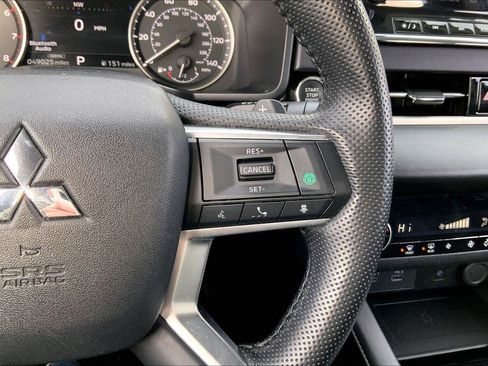 Used 2024 Mitsubishi Outlander SE image 18