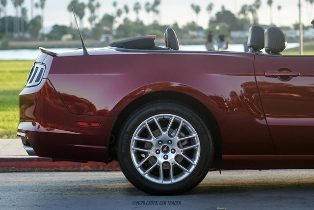 Used 2014 Ford Mustang GT Premium w/ Electronics Package RWD image 9