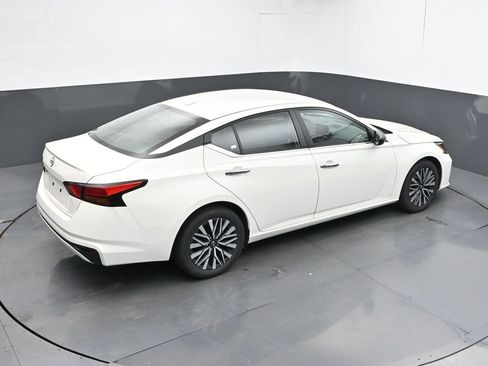 Used 2025 Nissan Altima 2.5 SV FWD image 35