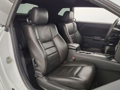 Used 2010 Dodge Challenger SE image 25