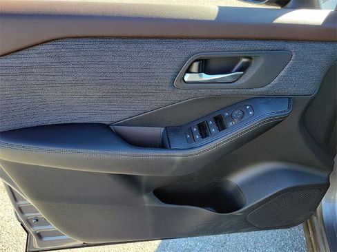 Used 2023 Nissan Rogue SV image 20