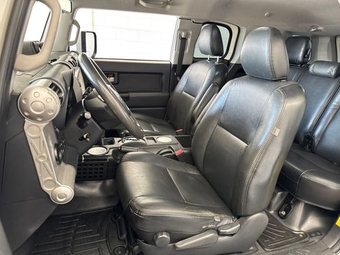 Used 2014 Toyota FJ Cruiser 4WD w/ Convenience Package image 19