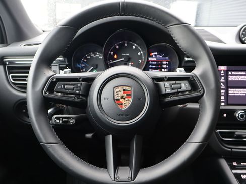 Certified 2026 Porsche Macan AWD/4WD image 16