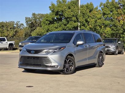 Used 2025 Toyota Sienna Platinum