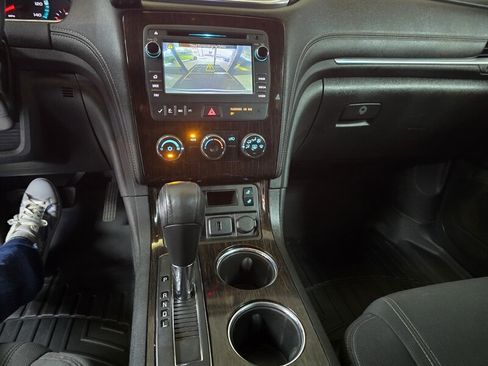 Used 2015 Chevrolet Traverse LT w/ Style and Technology Package FWD image 27
