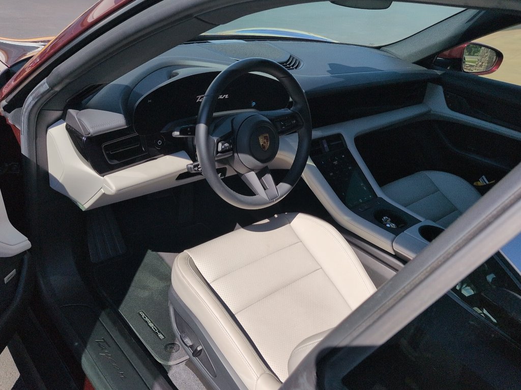 Used 2022 Porsche Taycan RWD image 8