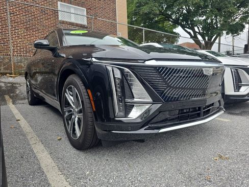 Used 2024 Cadillac Lyriq Luxury AWD/4WD image 2