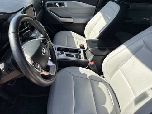 Certified 2021 Ford Explorer XLT w/ Equipment Group 202A image 19