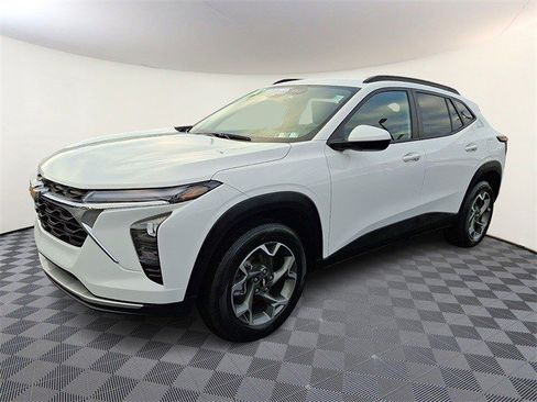 Certified 2024 Chevrolet Trax LT w/ Driver Confidence Package image 3