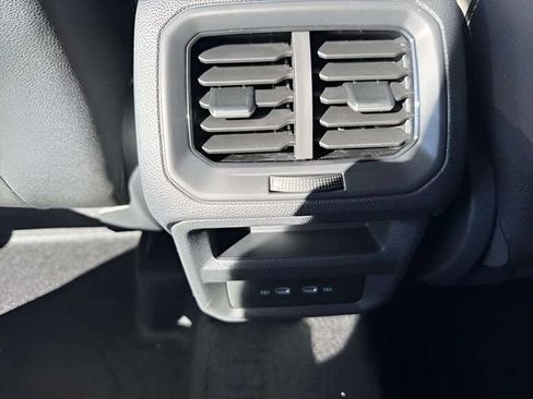 New 2026 Volkswagen Taos SE FWD image 10