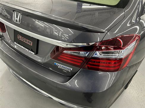 Used 2017 Honda Accord Touring image 18