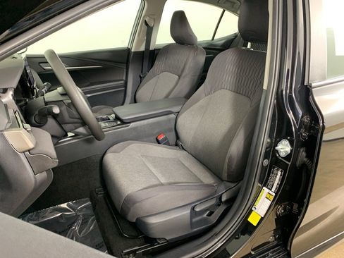 Used 2025 Toyota Camry LE image 27