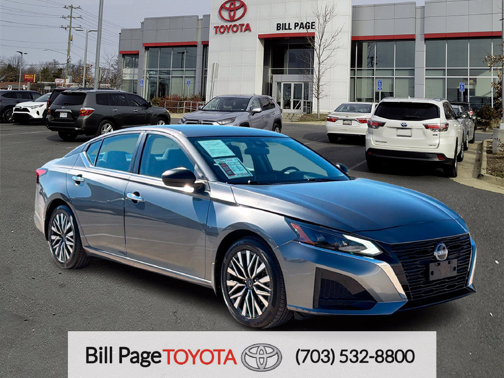 Used 2024 Nissan Altima 2.5 SV FWD image 1