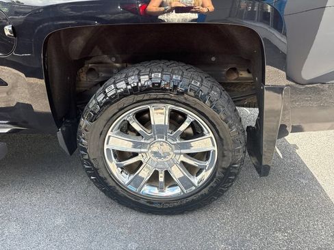 Used 2015 Chevrolet Silverado 1500 High Country w/ High Country Premium Package AWD/4WD image 5