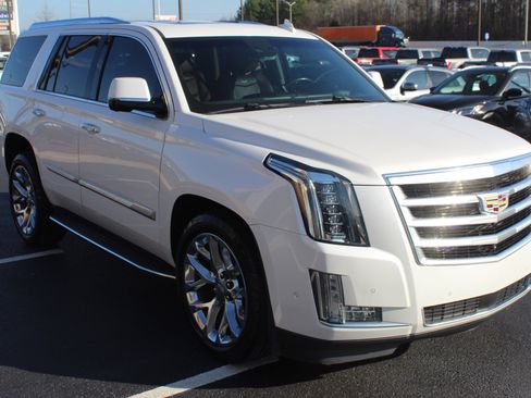 Used 2019 Cadillac Escalade Premium Luxury image 4