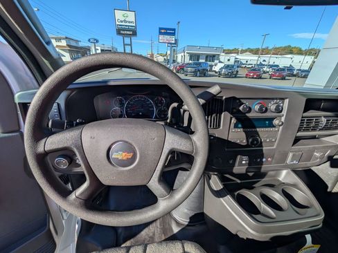 New 2025 Chevrolet Express 3500 image 9