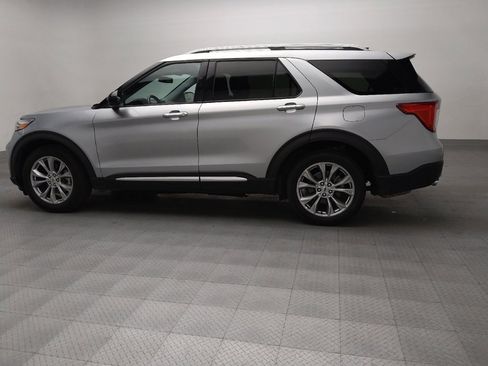 Used 2024 Ford Explorer Limited image 3
