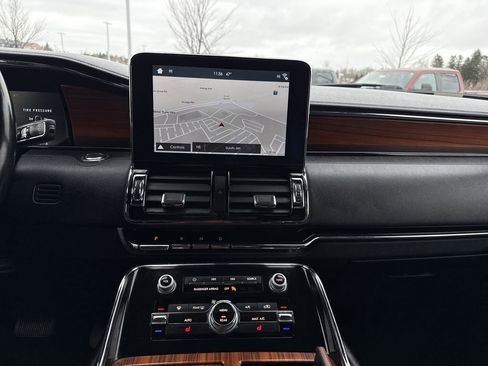 Used 2018 Lincoln Navigator Premiere image 21