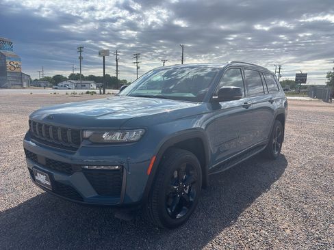 New 2026 Jeep Grand Cherokee L Limited w/ Limited Altitude Package AWD/4WD image 8