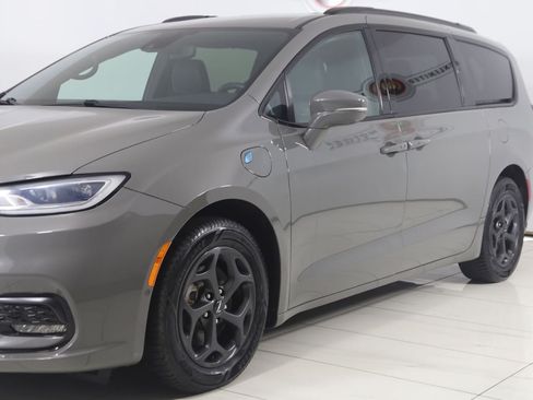 Used 2021 Chrysler Pacifica Touring-L w/ S Appearance Package FWD image 55