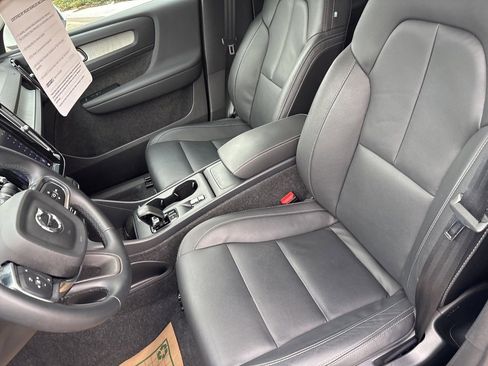 Certified 2025 Volvo XC40 B5 Core image 20