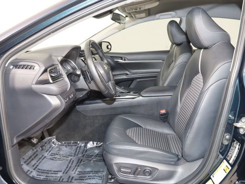 Used 2020 Toyota Camry SE image 9
