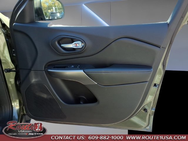 Used 2020 Jeep Cherokee Limited AWD/4WD image 29