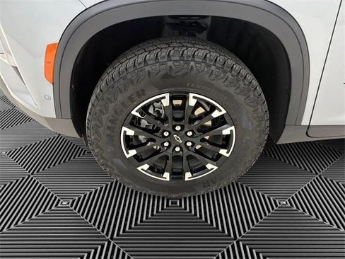 Used 2024 Chevrolet Traverse Z71 w/ Enhanced Driving Package image 9