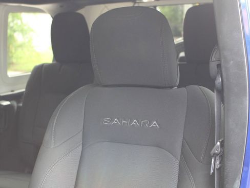 Used 2018 Jeep Wrangler Unlimited Sahara image 9