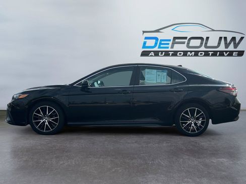 Used 2021 Toyota Camry SE FWD image 6