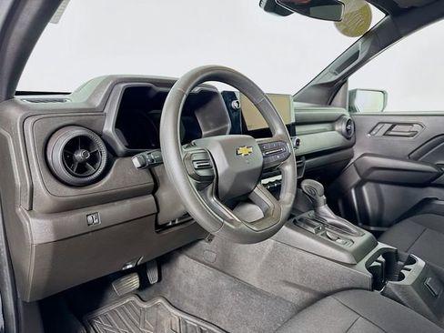 Used 2024 Chevrolet Colorado W/T image 9