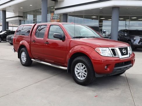Used 2017 Nissan Frontier SV w/ SV Value Truck Package AWD/4WD image 8