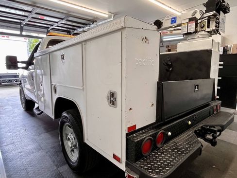 Used 2005 Ford F350 2WD Regular Cab Super Duty image 5
