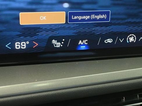Used 2024 Chevrolet Traverse LT FWD image 24