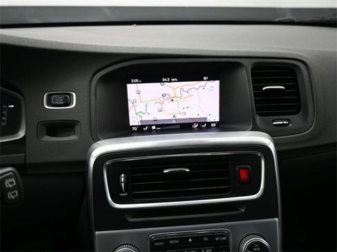 Used 2018 Volvo V60 T5 Cross Country w/ Convenience Package image 30