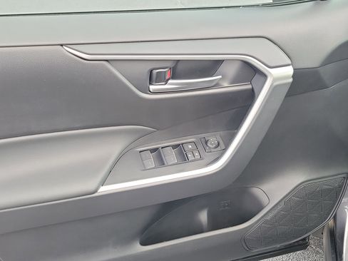 Used 2025 Toyota RAV4 XLE image 21