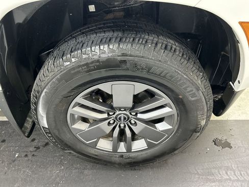 Used 2025 Nissan Frontier SV w/ SV Convenience Package image 8