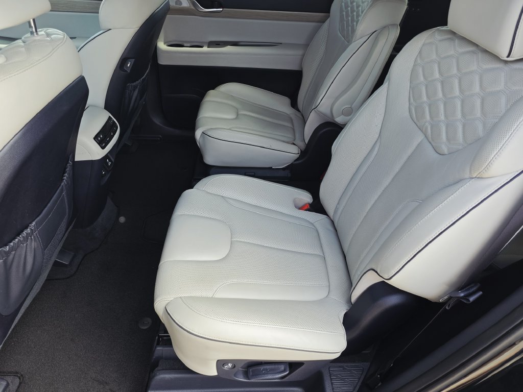 Used 2022 Hyundai Palisade Limited w/ Cargo Package FWD image 14