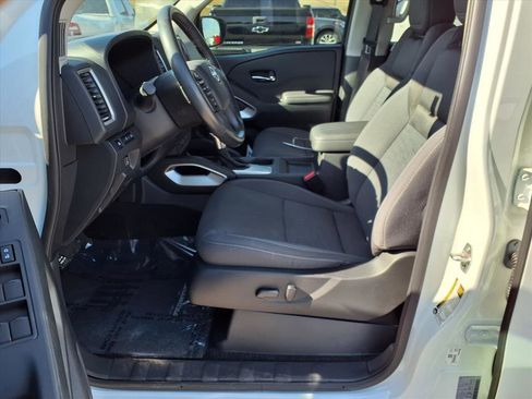 Used 2024 Nissan Frontier SV w/ SV Convenience Package image 15