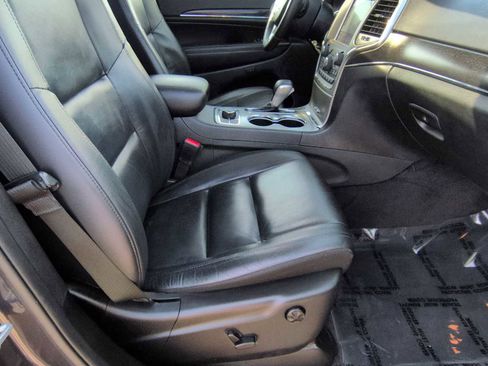 Used 2018 Jeep Grand Cherokee Limited image 24