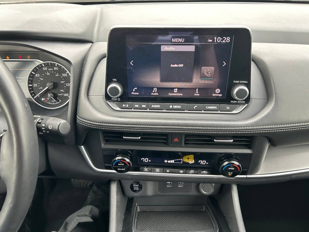 Used 2025 Nissan Rogue SV AWD/4WD image 3