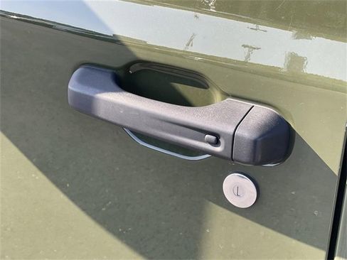 Used 2022 Jeep Wrangler Unlimited Sahara w/ Cold Weather Group image 27