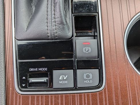 Used 2021 Toyota Sienna XLE image 27