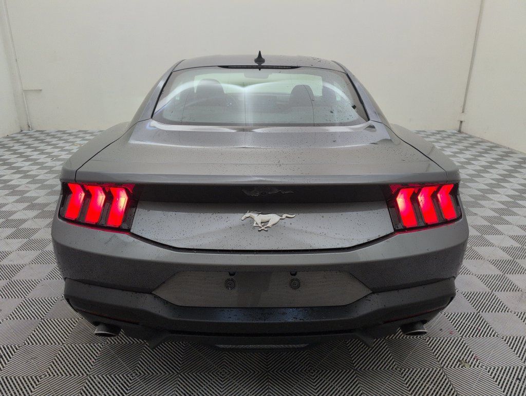 Used 2025 Ford Mustang Coupe RWD image 20