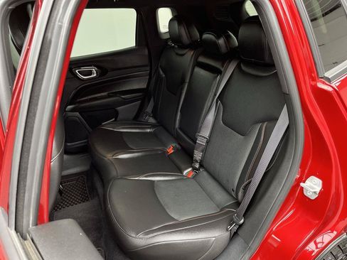 Used 2025 Jeep Compass Trailhawk AWD/4WD image 9