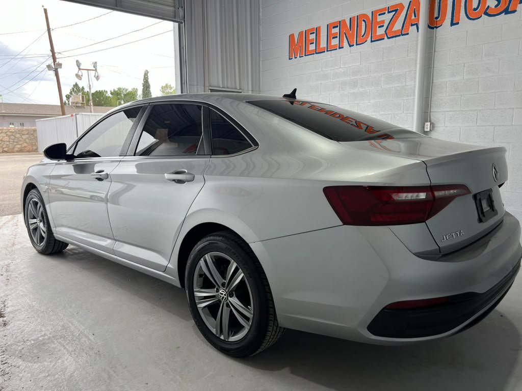 Used 2023 Volkswagen Jetta SE FWD image 3